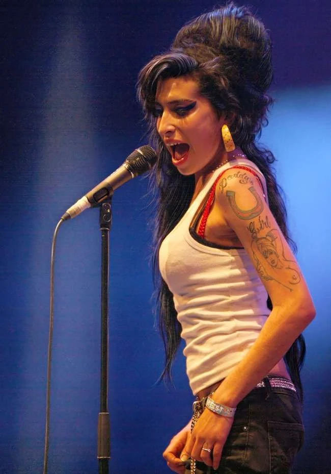 Amy Winehouse's Loves & Hookups
