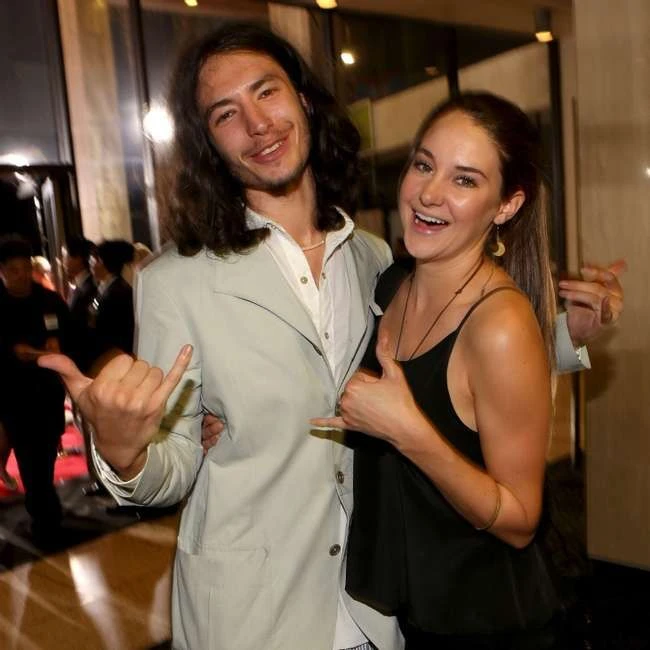 Ezra Miller liebt und verbindet