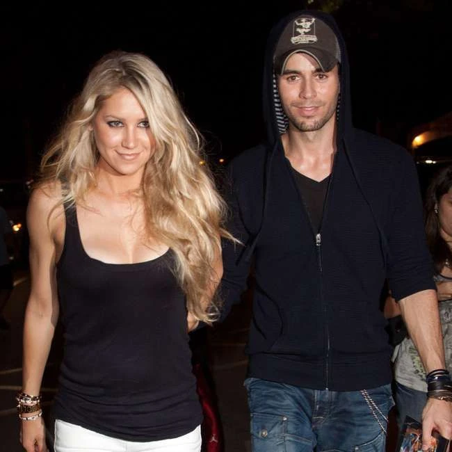 Enrique Iglesias liebt und verbindet