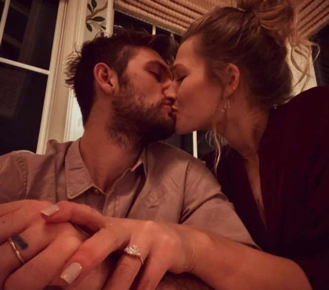 Alex Pettyfer liebt und verbindet