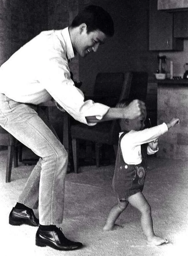 Hat ein Familienfluch den vorzeitigen Tod von Bruce Lee und seinem Sohn Brandon verursacht?