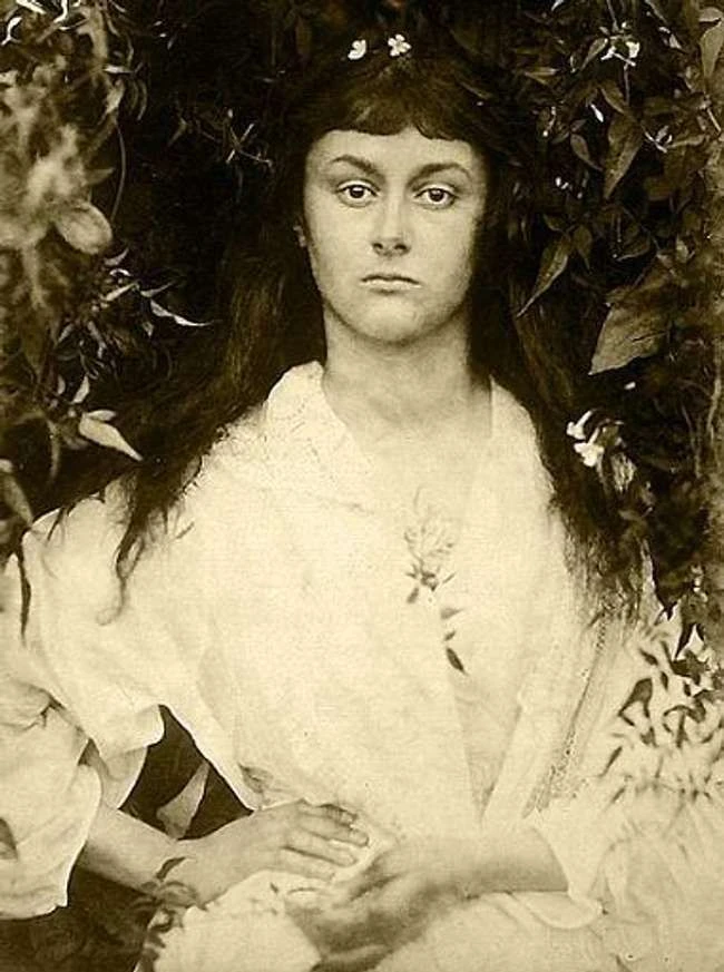 Die wahre Alice im Wunderland war ein 11-jähriges Mädchen, mit dem Lewis Carroll eine ungewöhnliche Beziehung hatte