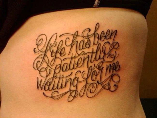 25 tolle Ideen für Buchstaben- und Worttattoos